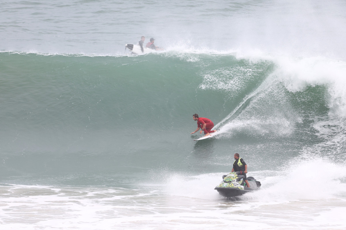 Jack Robinson, stuffing himself, is ridiculous on Hurricane Kirra, inflation